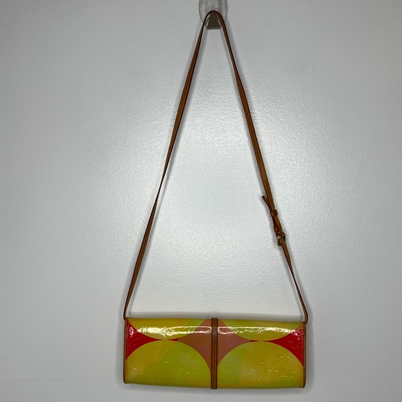 Louis Vuitton Limited Pochette Yellow Vernis Crossbody bag - Picture 3 of 17